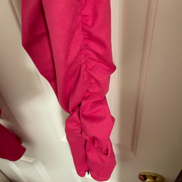 Kira Grace pink leggings with zippers and ruching - Picture 2 of 4